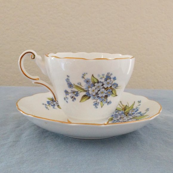 GROSVENOR BONE IN CHINA ENGLAND FLORAL BLUE WHITE SCALLOPED GOLD RIM TEA CUP - Picture 5 of 15